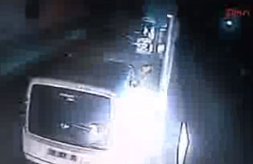 Attığı molotofkokteyli tutuşmayınca