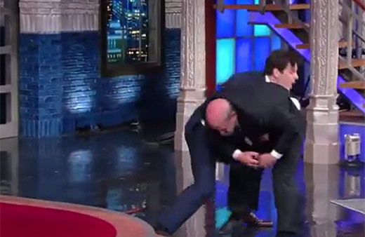 Bruce Willis canlı yayında kavga etti!