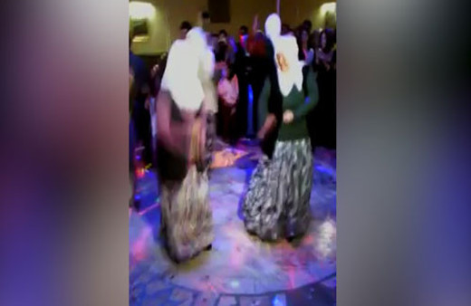 Teyzelerin çılgın dansı diskoyu dağıttı!