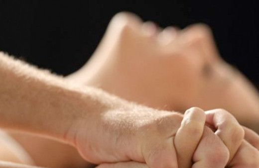 Komşuları sevişirken IŞİD diye bağırınca...