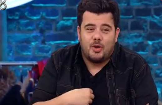 Eser'in İngilizce konuştuğu anlar kahkahaya boğdu