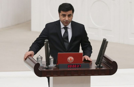 Demirtaş 39 gün sonra Meclis'te yemin etti!