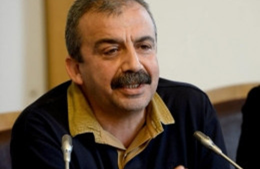 Süreyya'dan Davutoğlu'na kaçak çay cevabı!