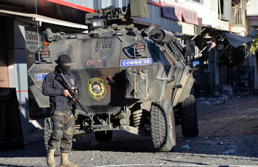 Mersin'de polise ateş açıldı!