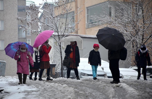 Bitlis'te  okullar tatil mi son hava durumu
