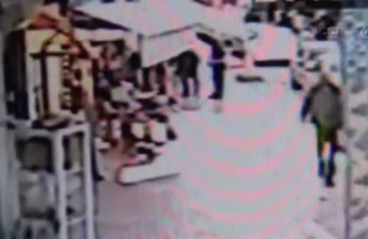 Mersin'de herkesin önünde cinsel organını kesti