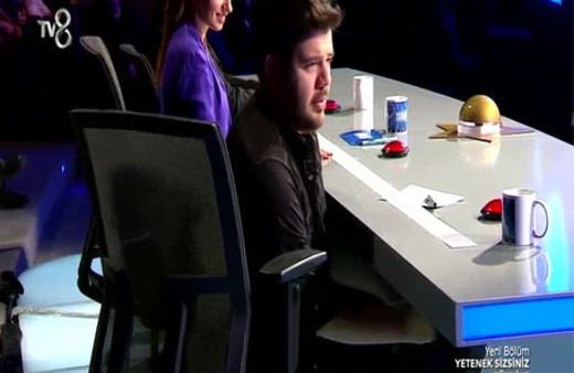 Jüri masasına düzenek kuran yarışmacı! Eser'i şaşkına çevirdi...