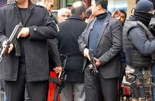 Diyarbakır'da Emniyet Müdürü ziyaretinde gergin anlar!