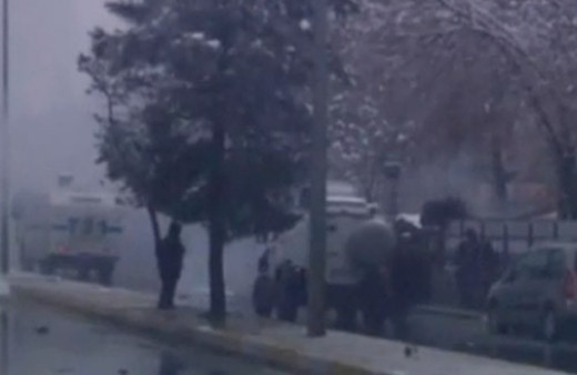 Diyarbakır'da polislere el yapımı patlayıcı