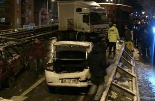 40 araç birbirine girdi! 31 yaralı var!