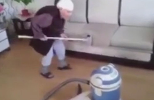Yaşlı teyzenin temizlik videosu rekor kırdı!