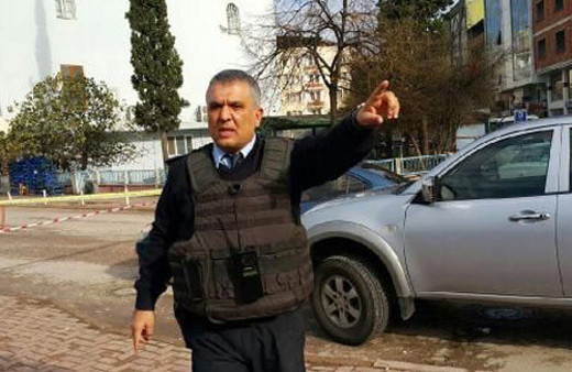 Soyguncular, kuyumcuda 3 kişiyi rehin aldı