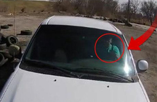 Otomobilin içinde fuhuş yapan çift İHA'ya yakalandı