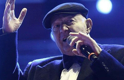 Kayahan'ın şapkası ve mikrofonu satıldı!