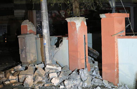 Cemaat dağıldı minare devrildi