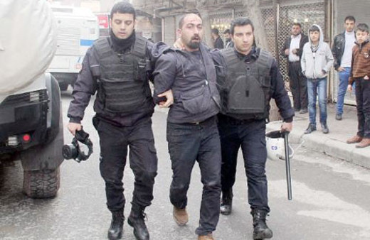 Polisten PKK sempatizanına tokat gibi yanıt