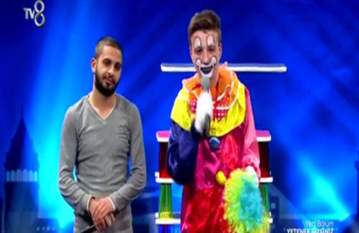 Palyaçodan korkup stüdyoyu terk etti...