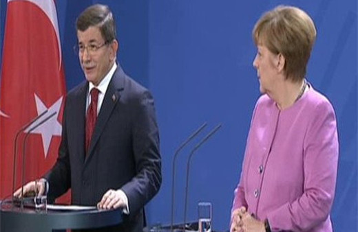 Davutoğlu, Sultanahmet'te ölenler için Almanca mesaj verdi