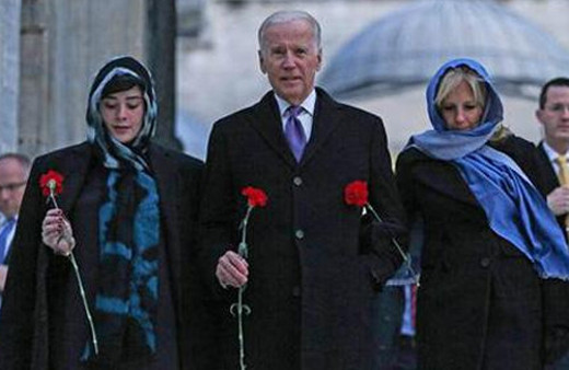 Biden ve ailesinden Dikilitaş'a karanfil!