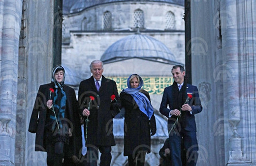 Biden, Sultanahmet saldırısının yaşandığı alana çiçek bıraktı