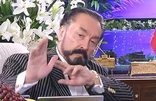 Adnan Hoca'nın dansı kedileri büyüledi