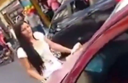 Kocasını metresiyle arabada bastı gündem oldu!