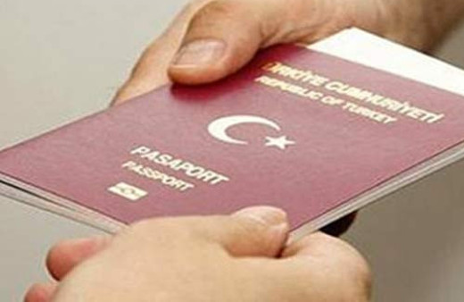 Pasaport harçları yarı yarıya indi!