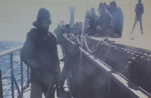 Uyuşturucu gemisine operasyon kamerada