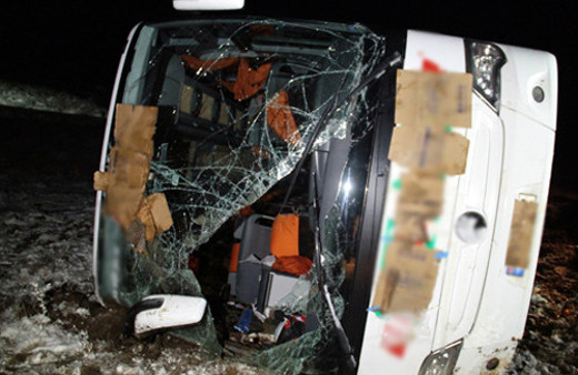 Yolcu otobüsü devrildi 26 yaralı var!