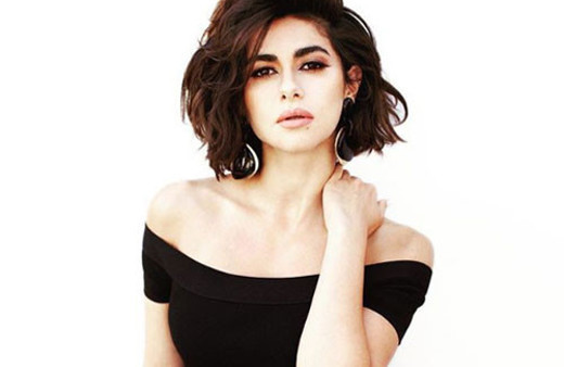 Nesrin Cavadzade'nin elbisesi İnstagram'da olay oldu