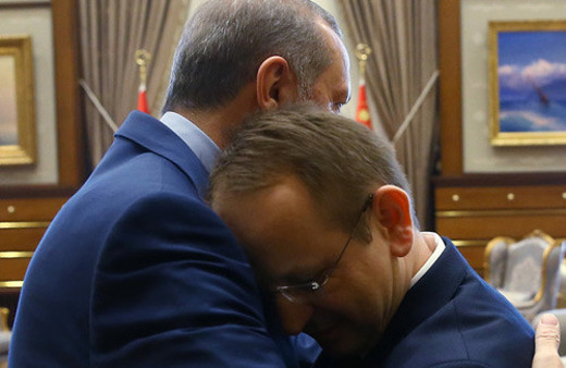 Erdoğan 15 Temmuz  gazisine böyle sarıldı