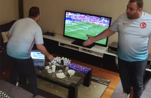 CNN Türk’ün montaj 'Trump’a kızan ABD’liler' videosu!