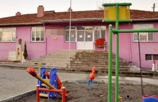 Küçük kız annesine anlattı okulda bir adam...