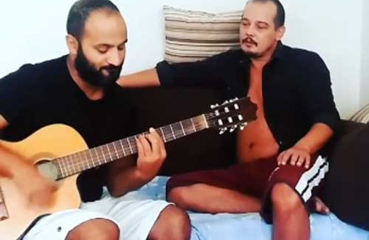 Arda Kural'dan şarkı şov