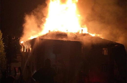 Adana'da kız öğrenci yurdunda yangın: 12 kişi hayatını kaybetti