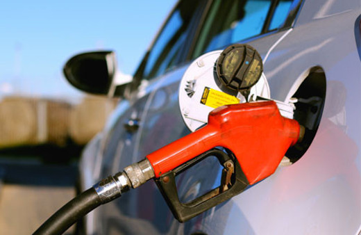 Benzine rekor zam yolda 1 gecede zirve yaptı!