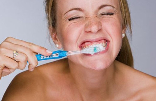 Diş fırçalarken bunu yapmayın