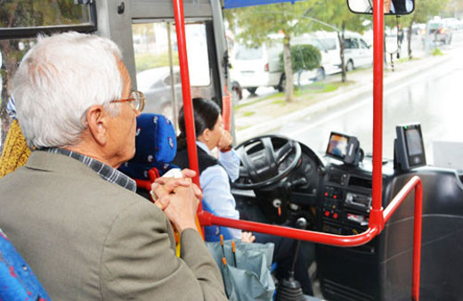 'Öğrenciler de otobüse bedava binsin!'
