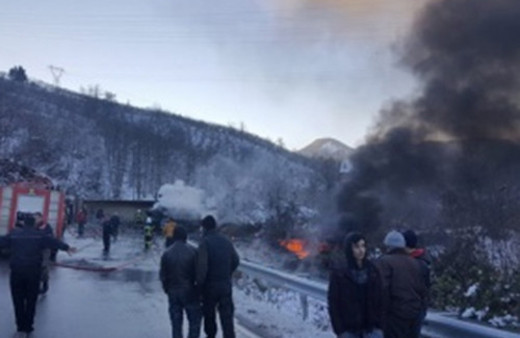 Akaryakıt tankeriyle TIR çarpıştı: 2 ölü