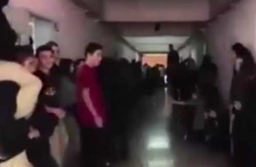 'Mannequin Challenge' akımına tüm okul katıldı