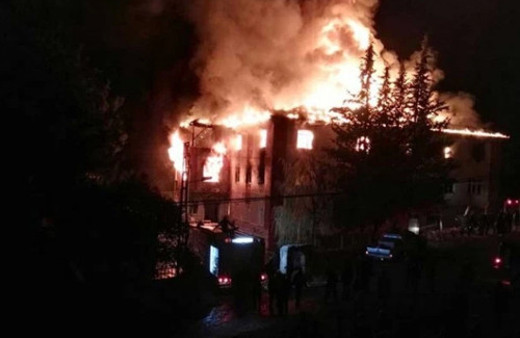 Adana'daki yurt yangınında itfaiyeye suçlama