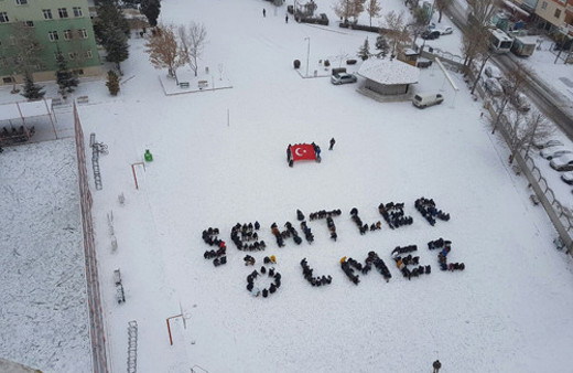 Lise öğrencileri teröre böyle tepki gösterdi