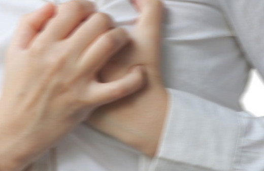 Ünlü oyuncu uçakta kalp krizi geçirdi