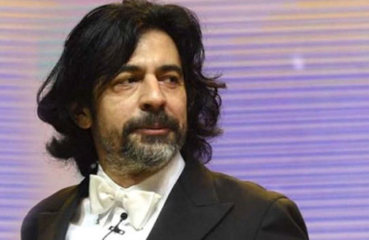 Okan Bayülgen'i tekme tokat dövdüler!