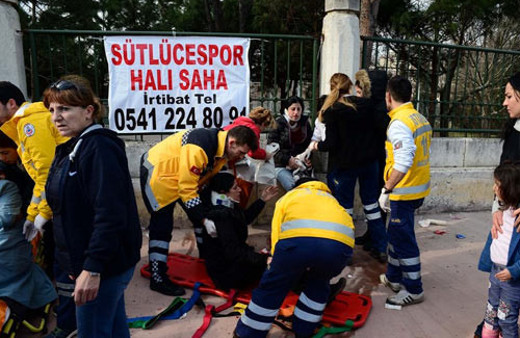 Kamyonla belediye otobüsü çarpıştı korkunç kaza!