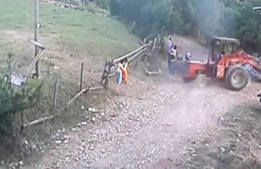 Taşlı sopalı kavgaya kepçeyle daldı!