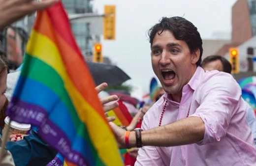 İlk kez bir Başbakan onur yürüyüşünde!