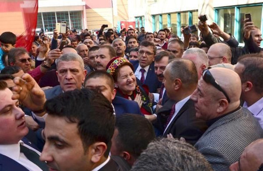 Meral Akşener'e Denizli'de coşkulu karşılama!