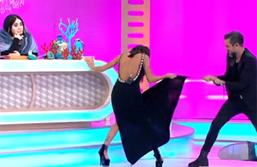 Hakan Akkaya yarışmacının elbisesini parçaladı!