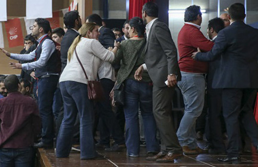 CHP Gençlik Kolları Genel Kurultayı'nda kavga